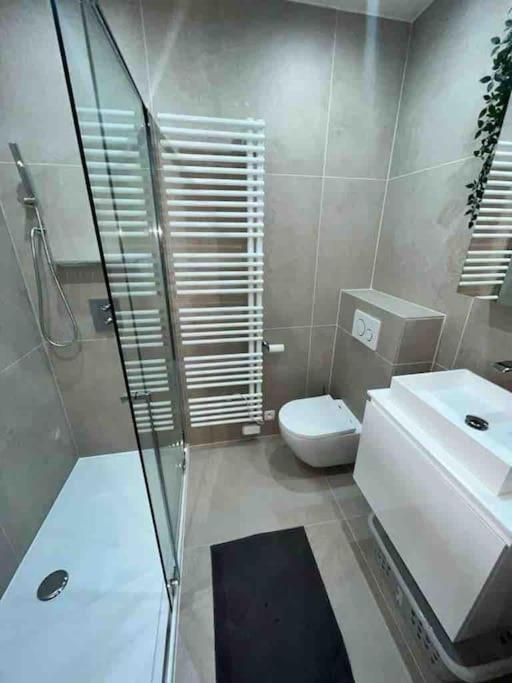 Avec Parking Gratuit Sur Place 5d Apartment Brussels
